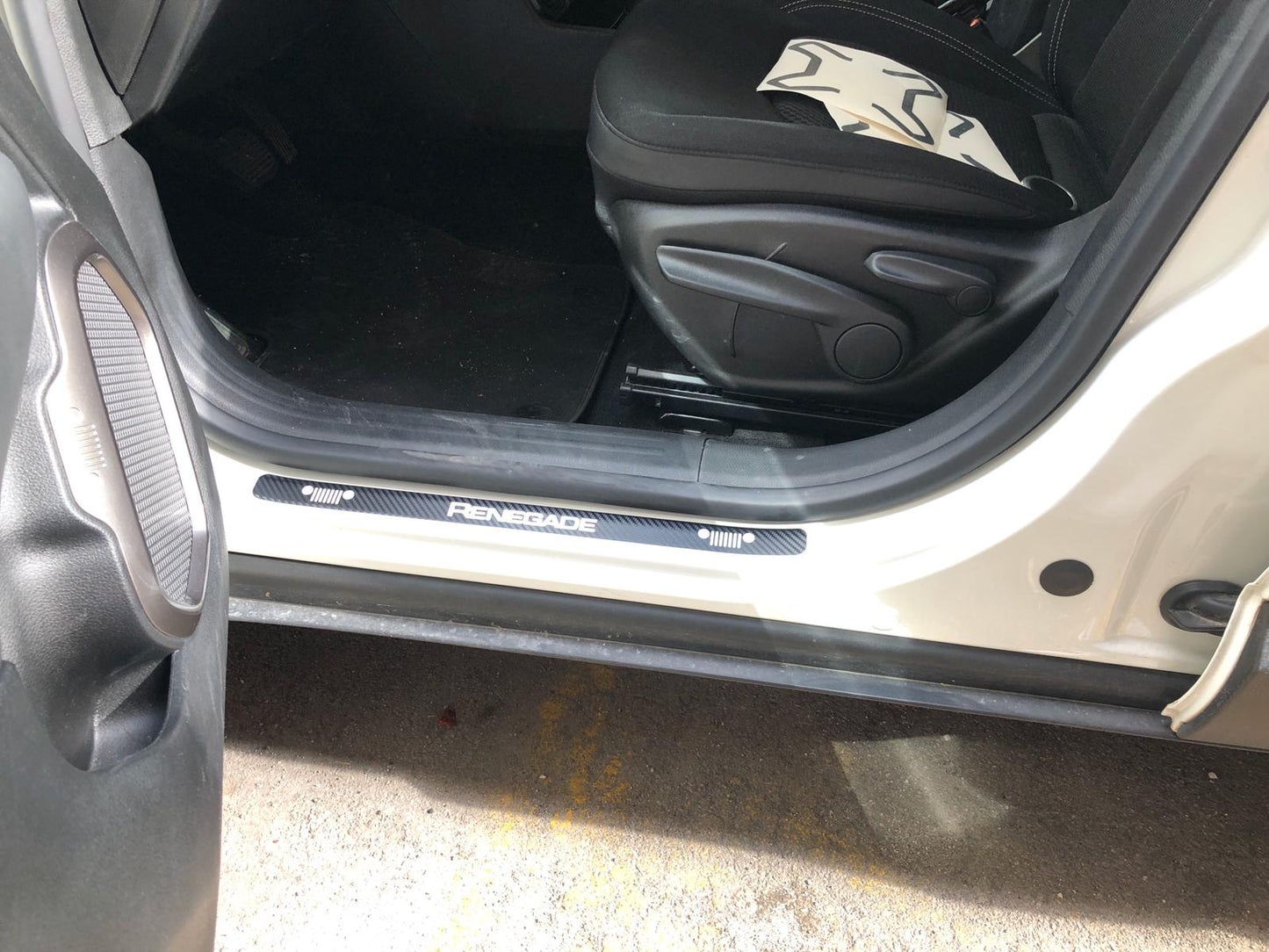 Kit Battitacco Personalizzato adesivo - Auto - Scegli colore e marchio